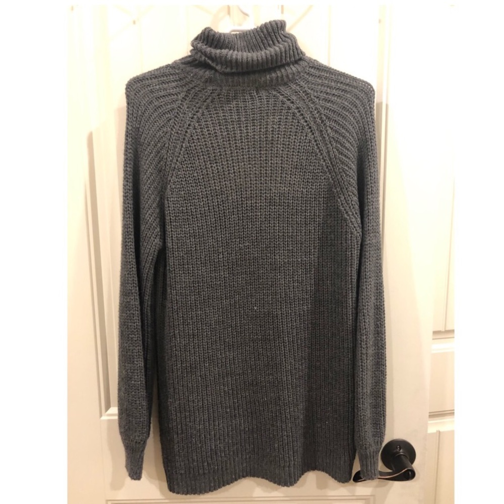 Turtle neck Sweater - Picture 2 of 3